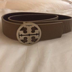 Tory Burch 1.5 inch reversible logo belt